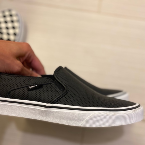 Women’s vans size 8 - Picture 2 of 3